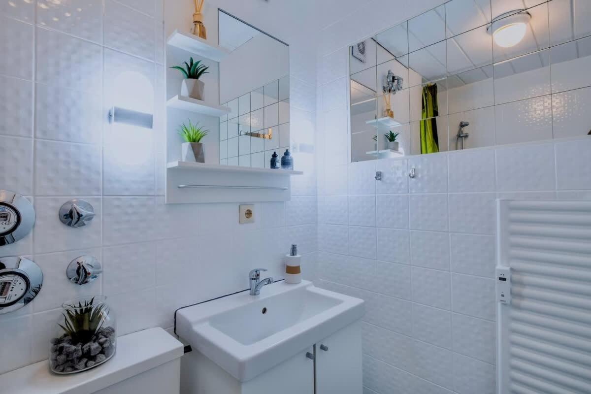 Relaxapartments Black Forest Nature Mit Beheiztem Indoor-Pool Und Sauna - Sonnenbalkon Mit Blick Ins Gruene, Schnelles Internet, Naehe Triberger Wasserfaelle, Fuer Bis Zu 2 Personen Schönwalde Exterior foto